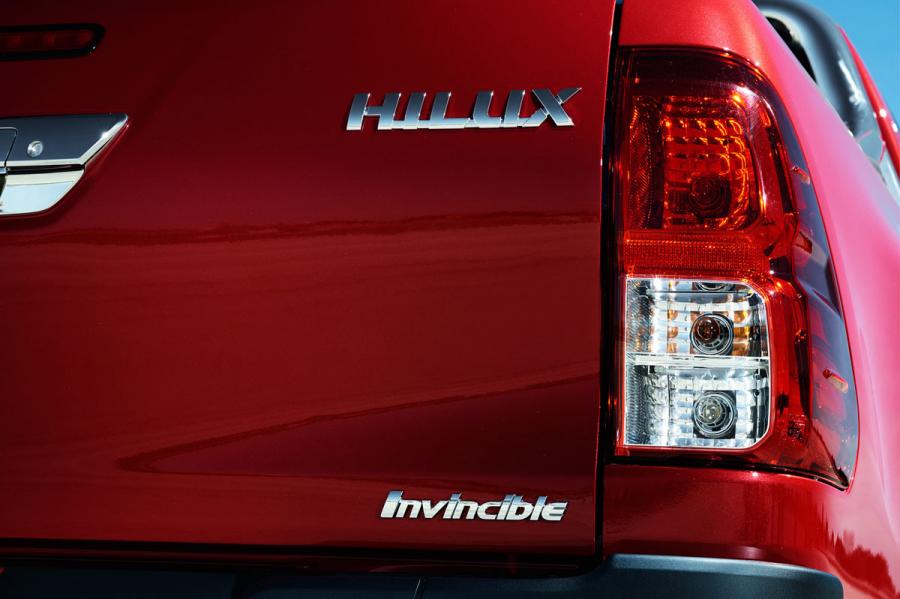  Toyota Hilux Invincible Double Cab 4x4 2015 года  (фото 4 из 7)